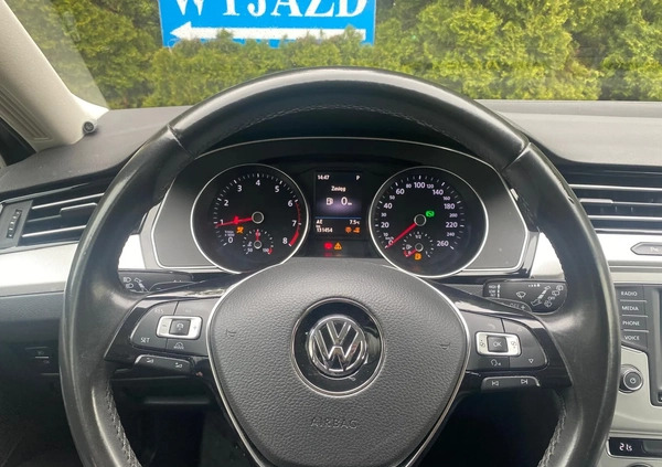 Volkswagen Passat cena 39900 przebieg: 131500, rok produkcji 2017 z Pelplin małe 56